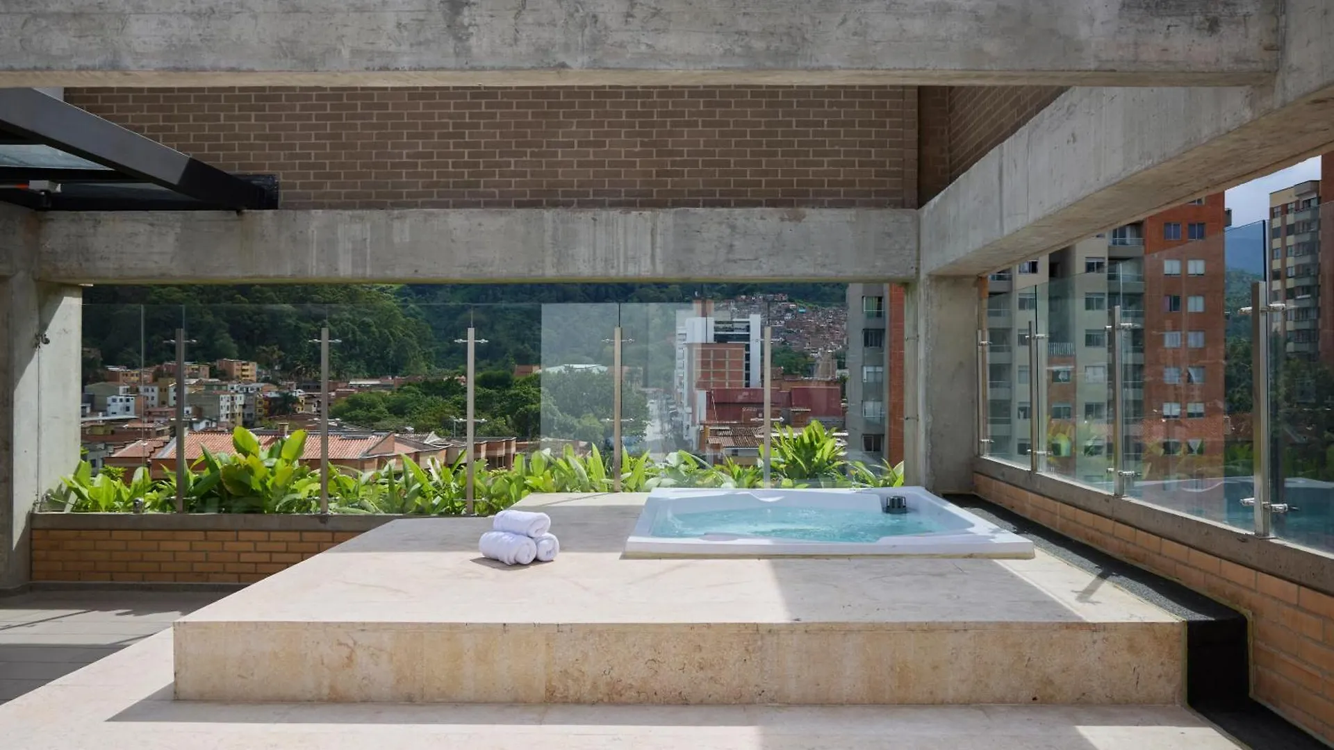 30 Living Suites Medellin Colombia