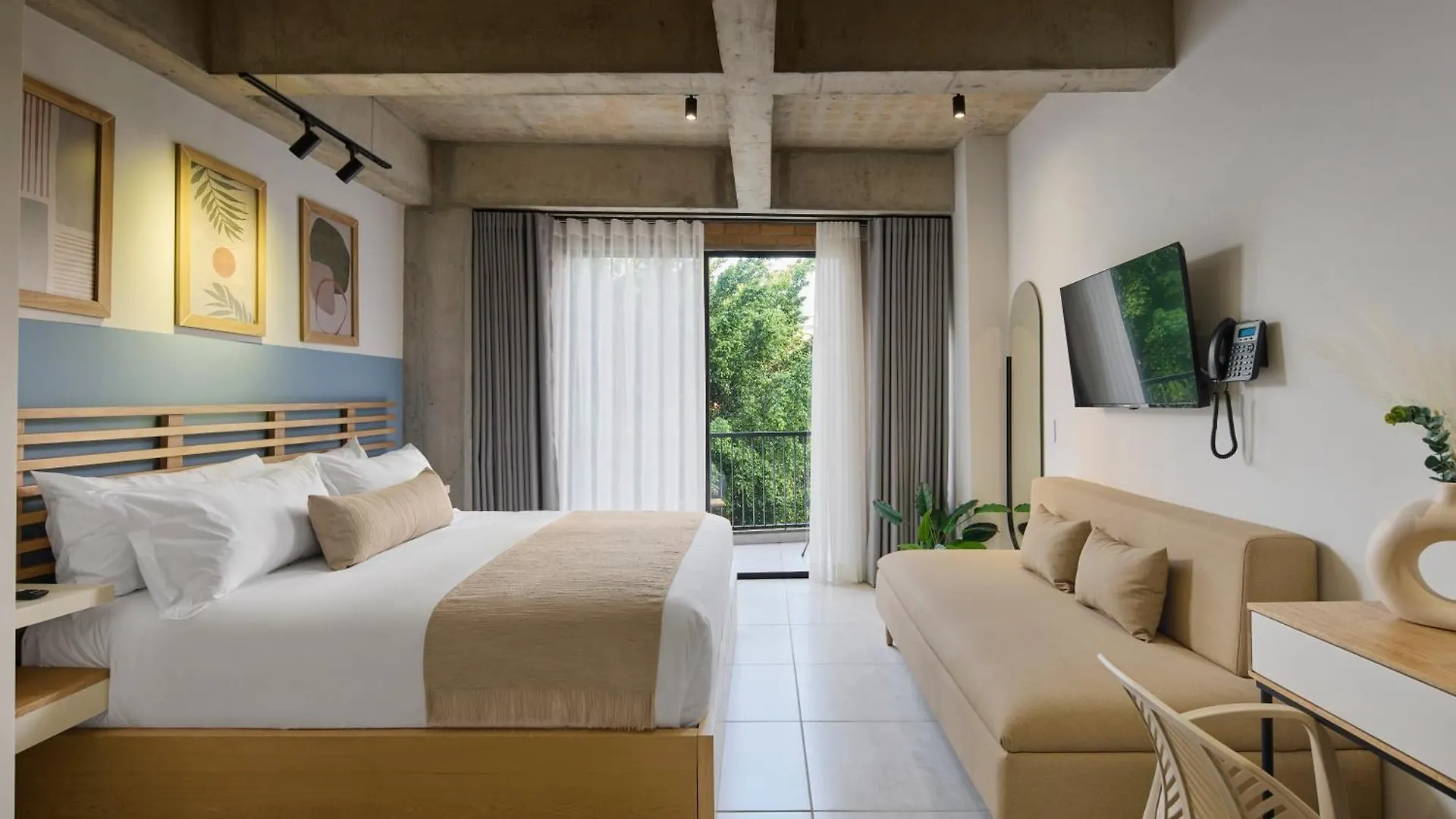 30 Living Suites Medellin Hotel