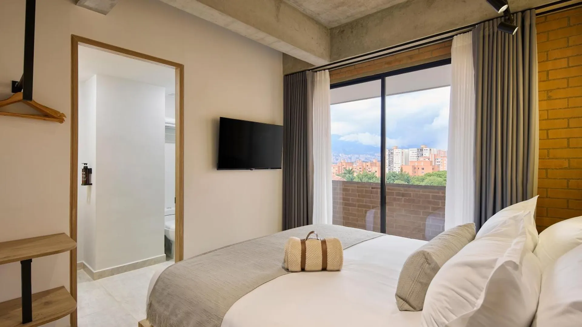 30 Living Suites Medellin