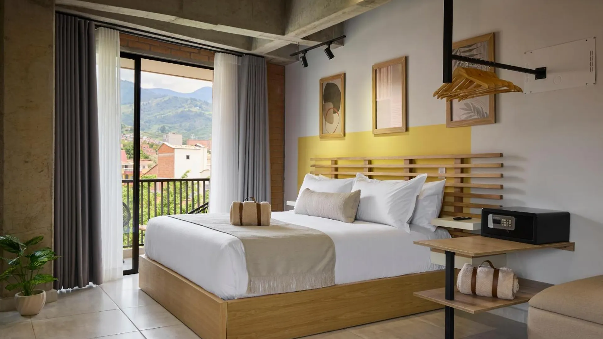 30 Living Suites Medellin Colombia