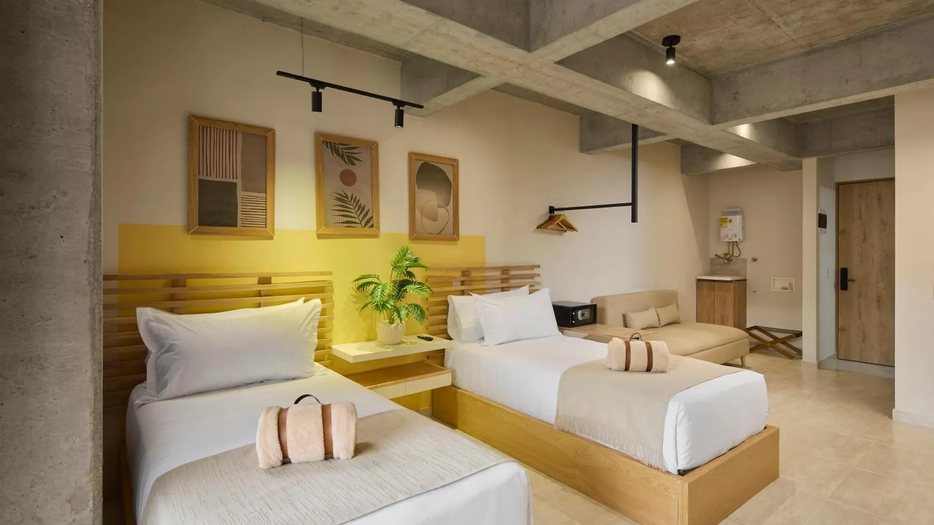 30 Living Suites Medellin 4*,