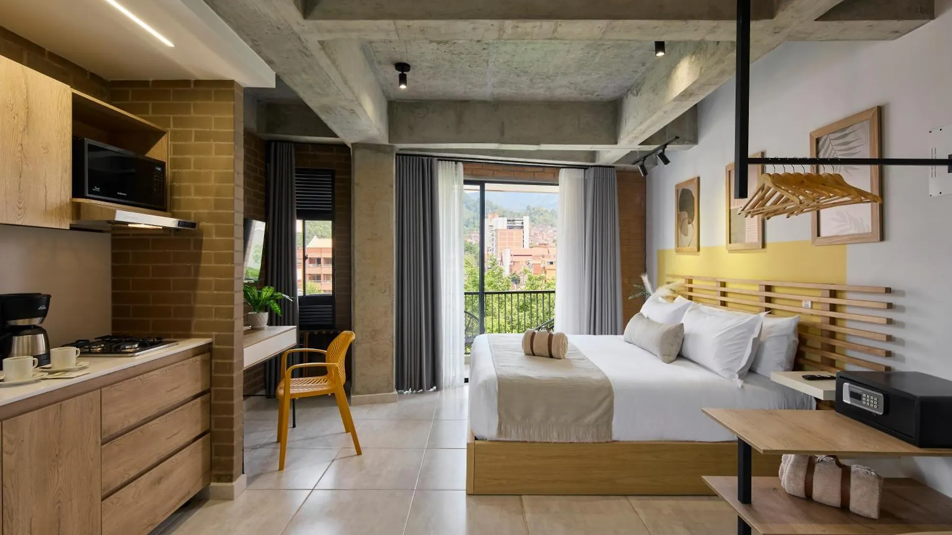 30 Living Suites Medellin 4*,  Colombia