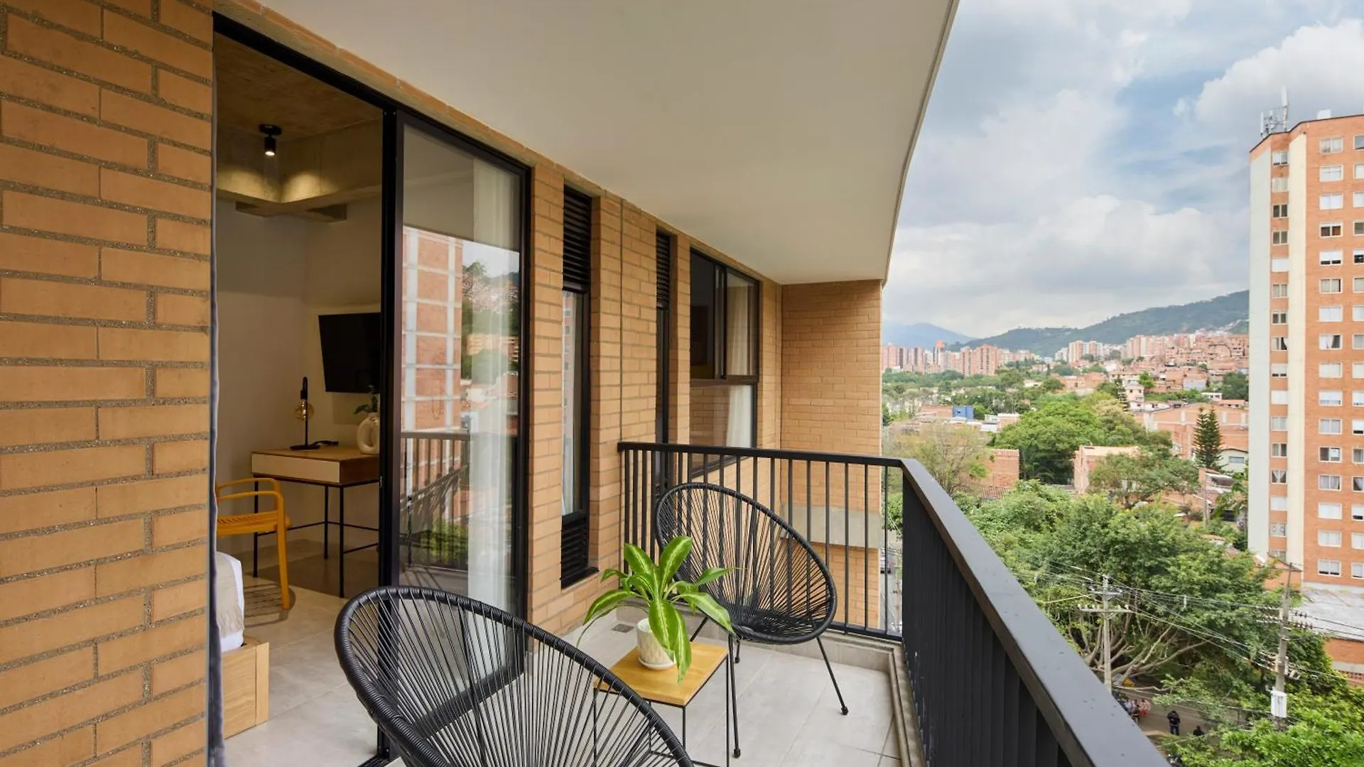 30 Living Suites Medellin Hotel