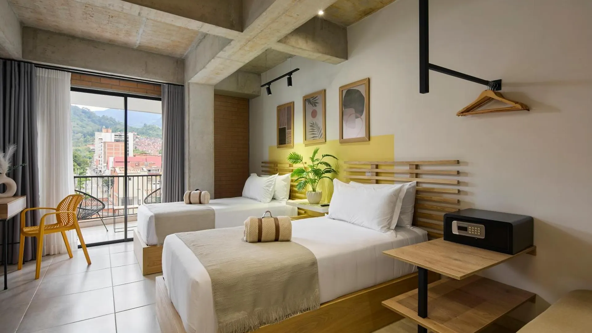 30 Living Suites Medellin 4*,  Colombia